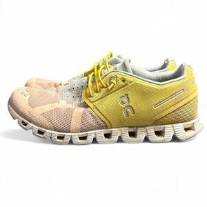 Womens On Cloud Trainers SZ 6